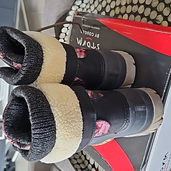 NWT Water Proof Boots - Picture 4 of 9